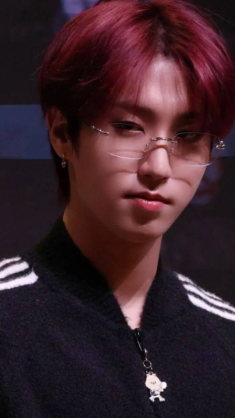 ai character: Han Jisung  background