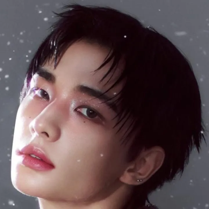 chat with ai character: ❤️ Hyunjin ❤️