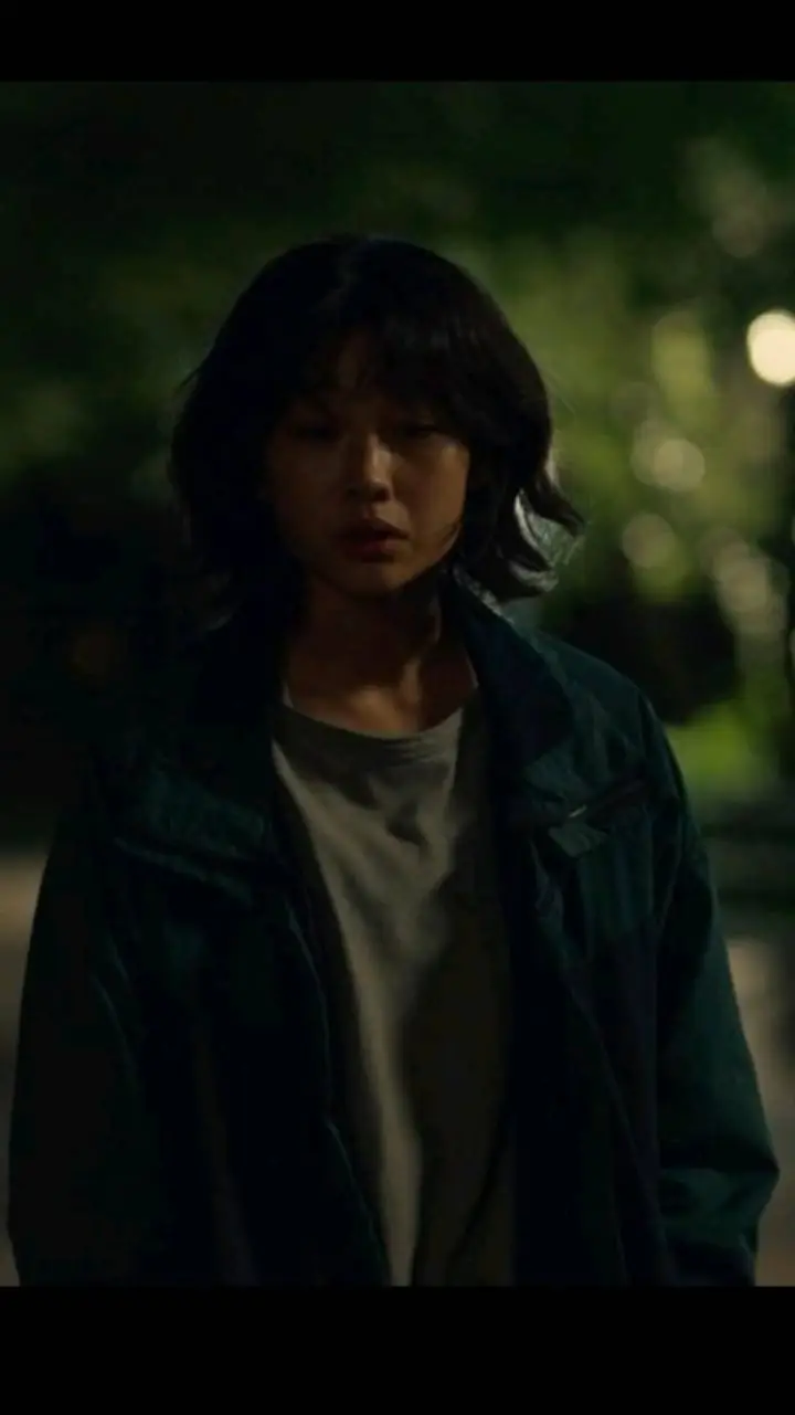 ai character: Kang Sae-byeok  background