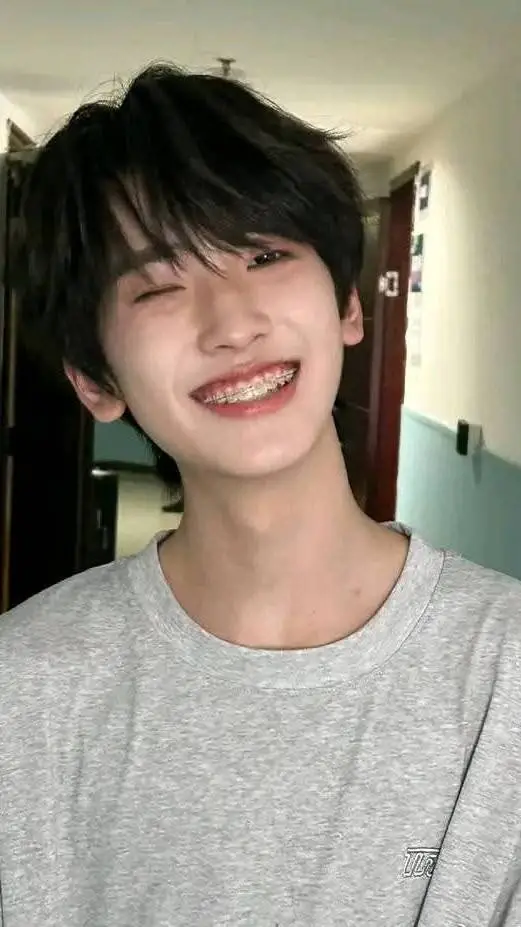 ai character: Zou Qihan background