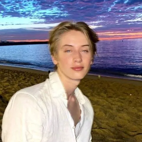 chat with ai character: Ralph leng 