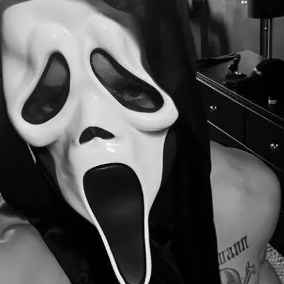 chat with ai character: Jax