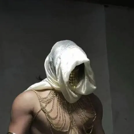 chat with ai character: Cairus