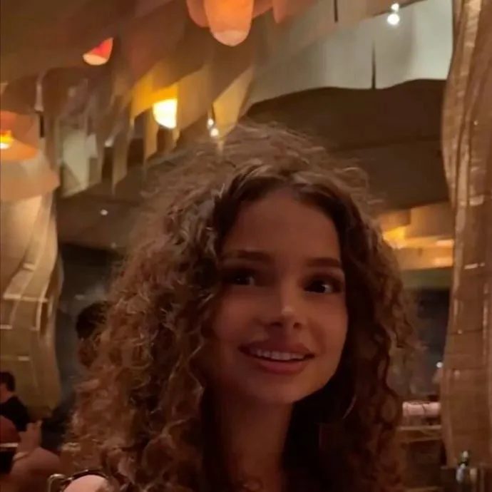 chat with ai character: Sunday kalogeras 