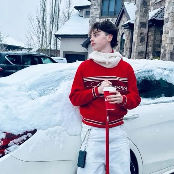 chat with ai character: Noah risling