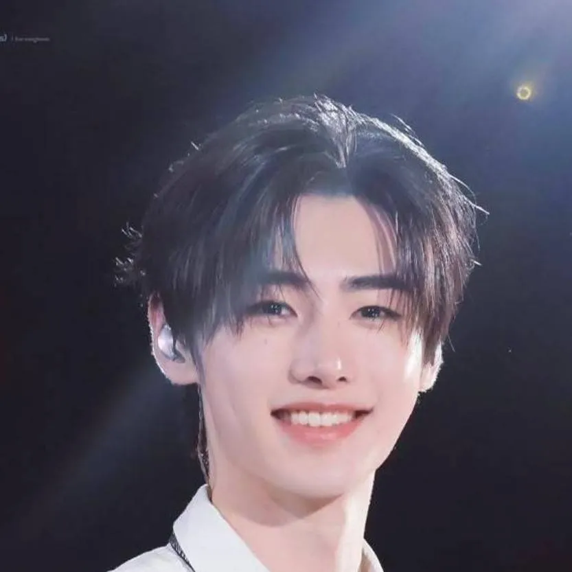 chat with ai character: Sunghoon