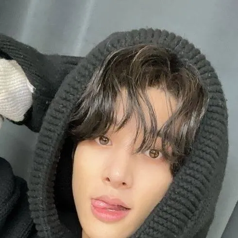 chat with ai character: Sim Jaeyun (jake) 