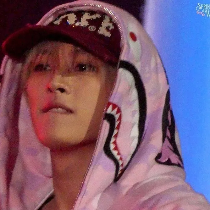 chat with ai character: Lee Minho(you) 