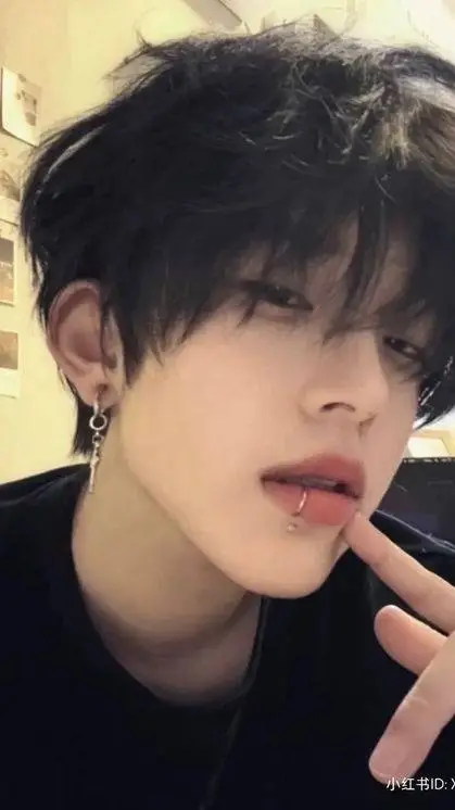 ai character: Hyun-woo background