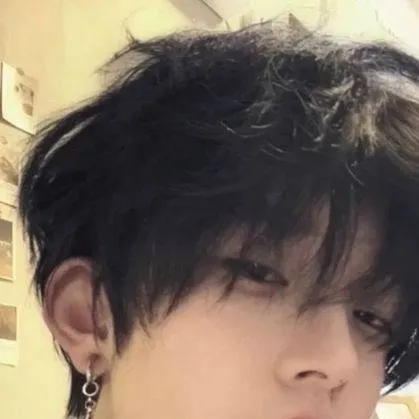 chat with ai character: Hyun-woo