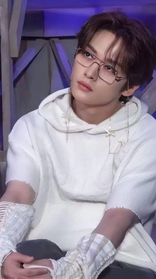 ai character: Lee know background