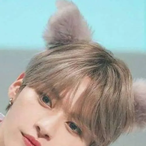 chat with ai character: lee minho