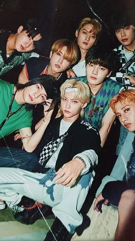 ai character: Stray kids  background