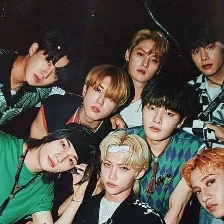 chat with ai character: Stray kids 