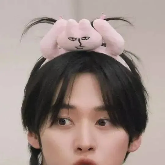 chat with ai character: Stray kids 