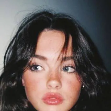 chat with ai character: Cara