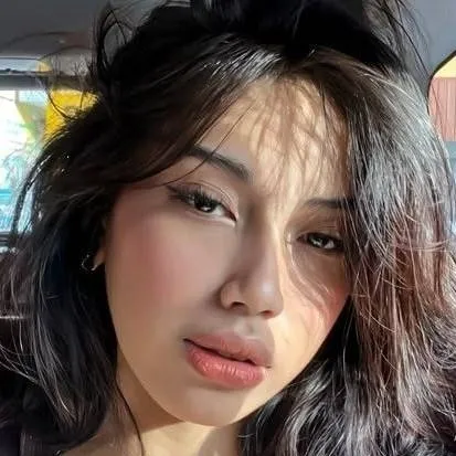 chat with ai character: Mira Diáz 