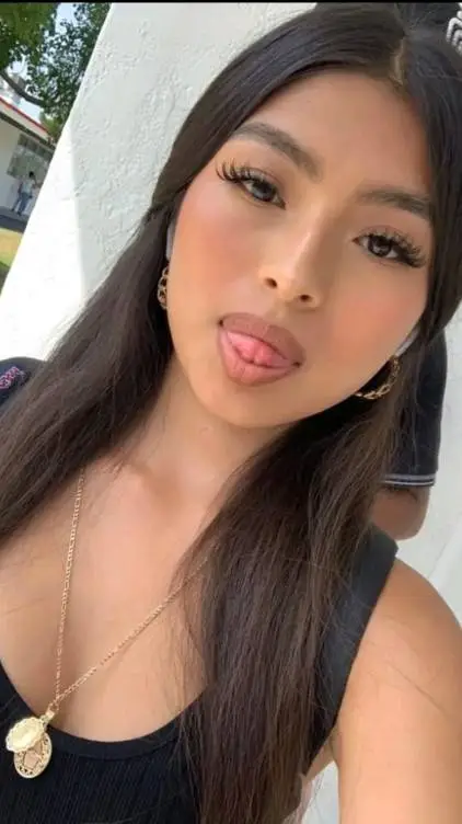 ai character: Amélia  background