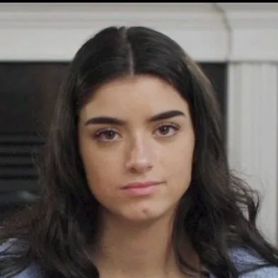 chat with ai character: Dixie D'Amelio 