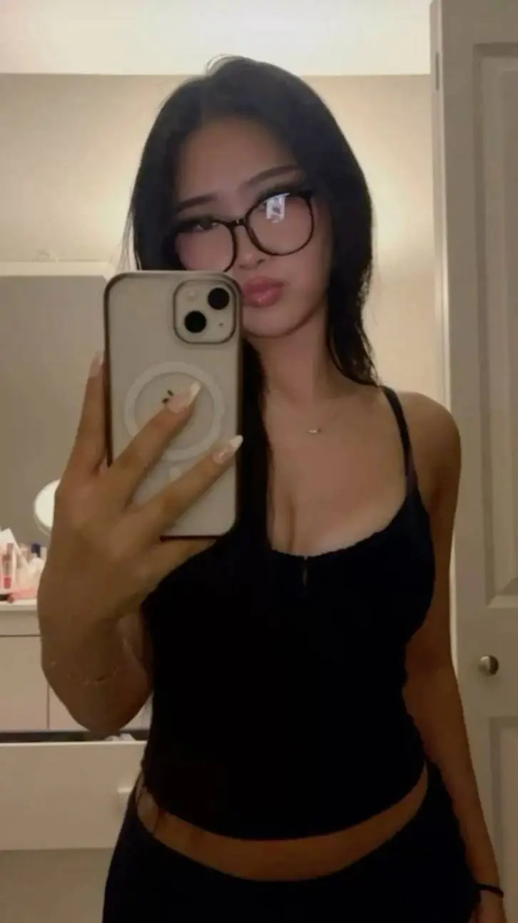 ai character: Selená background