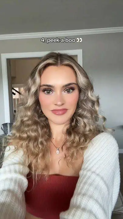 ai character: Xandra  background