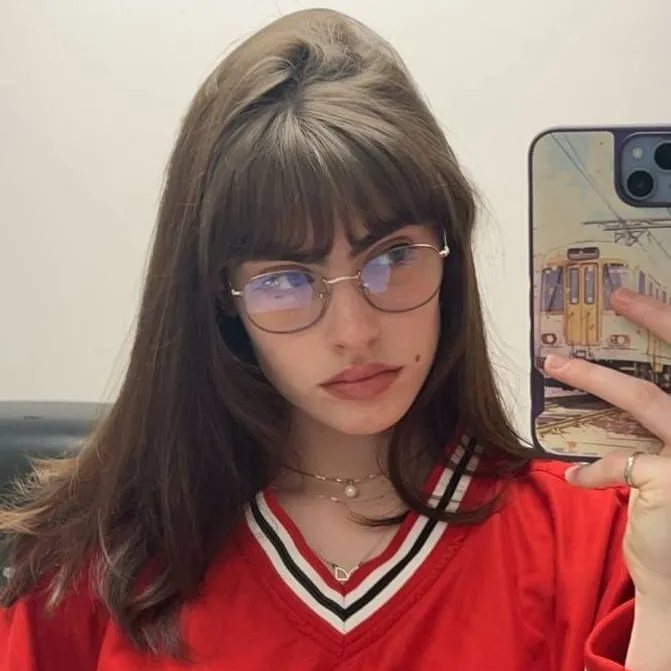 chat with ai character: Hannah