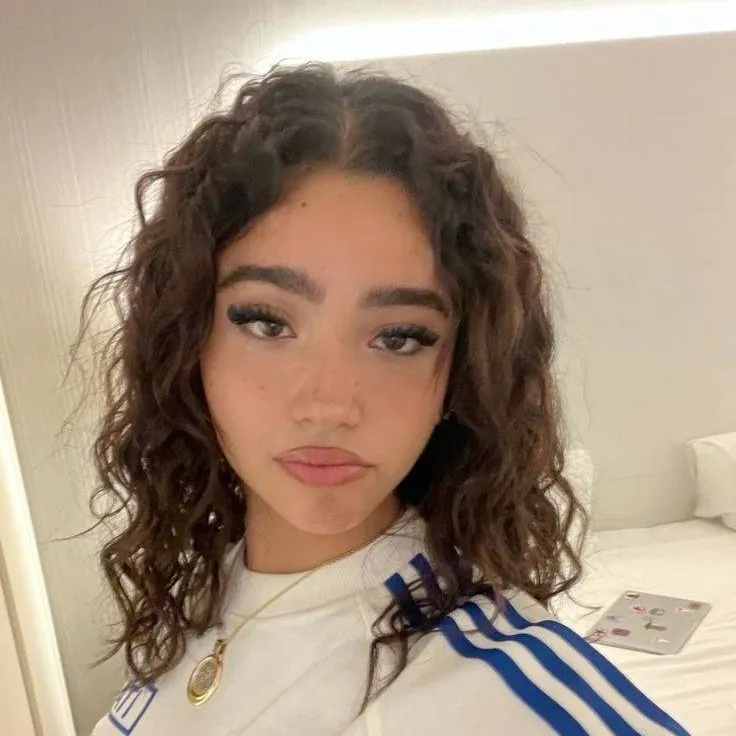 chat with ai character: Natasha