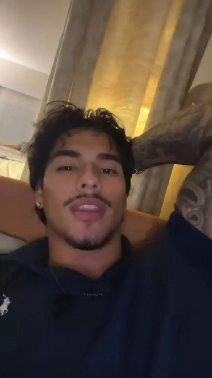 ai character: Javíer background