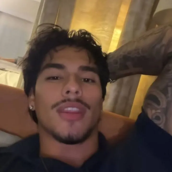 chat with ai character: Javíer