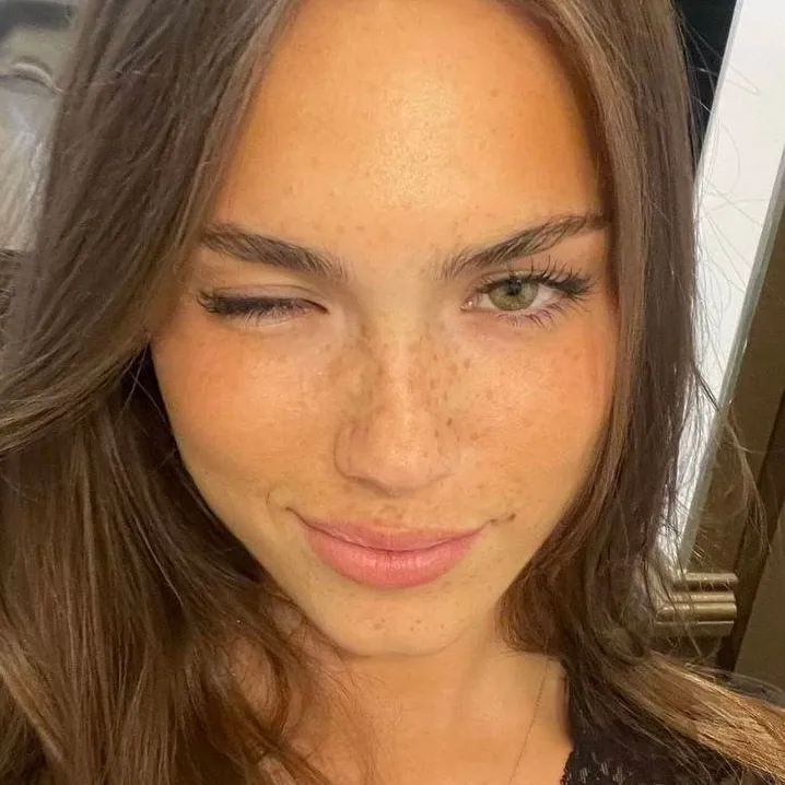 chat with ai character: Layla 