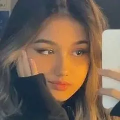 chat with ai character: Sarah 