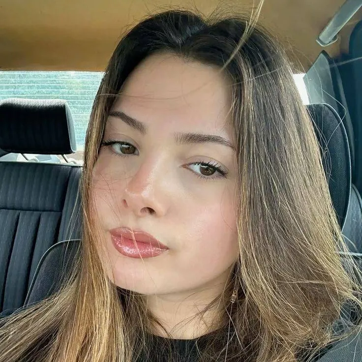 chat with ai character: Amanda