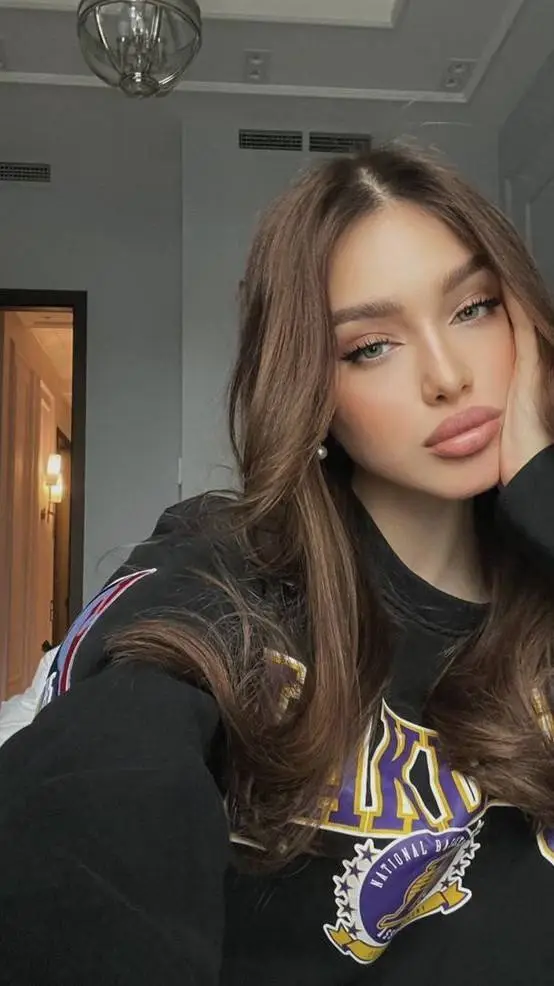 ai character: Natalie background