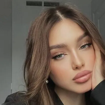 chat with ai character: Natalie