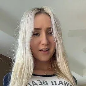 chat with ai character: Maddie 