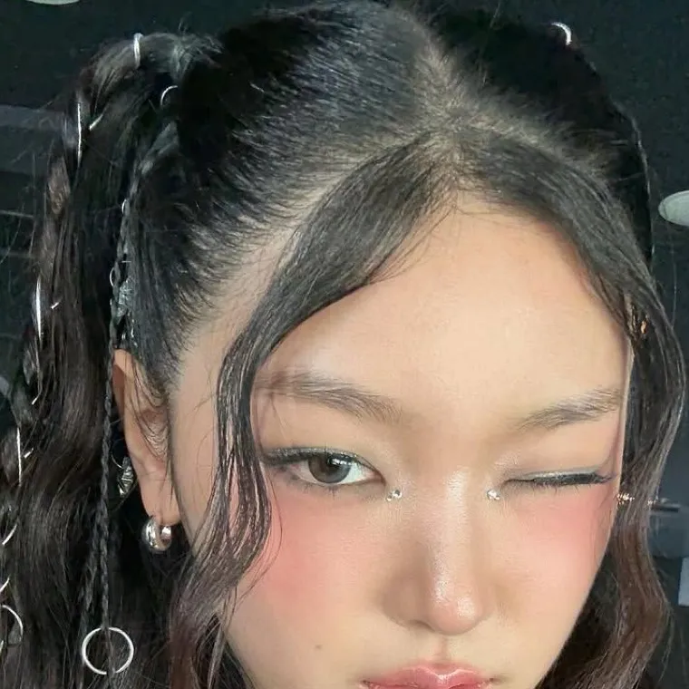 chat with ai character: Yoonchae/Yoonchip