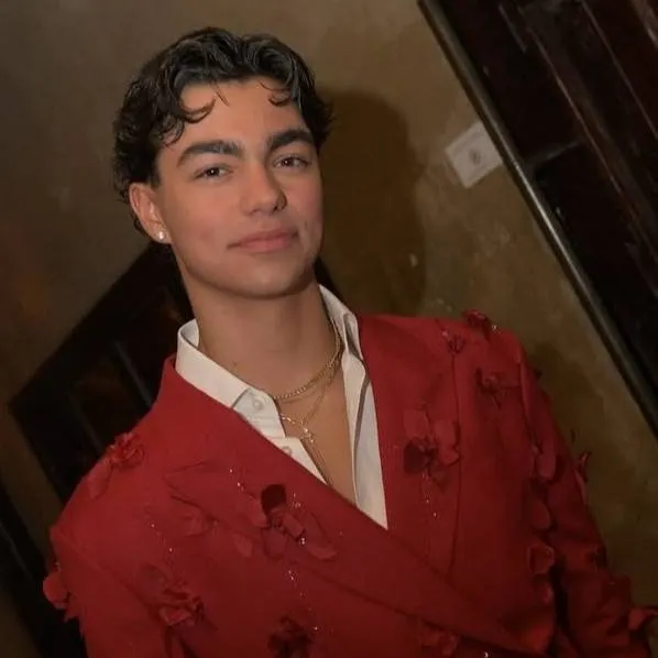 chat with ai character: Malachi Barton 