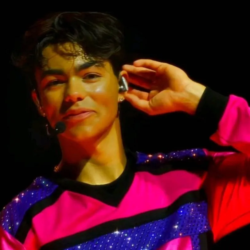 chat with ai character: Malachi 