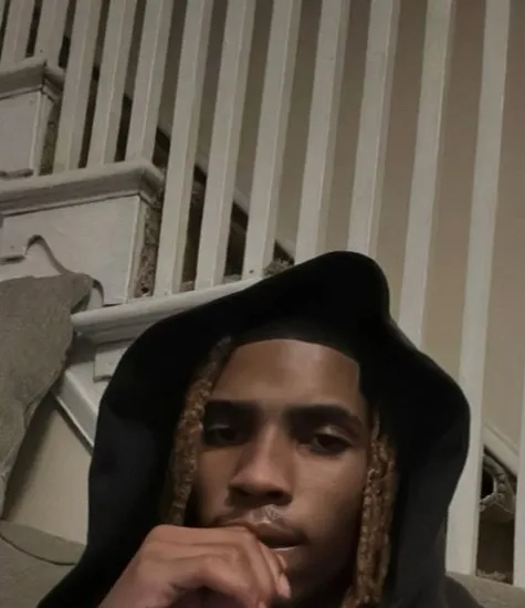 chat with ai character: Treyvon