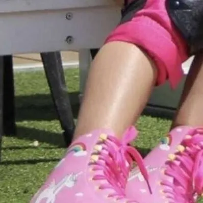 chat with ai character: pink Unicorn girly