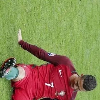 chat with ai character: Cristiano llorando