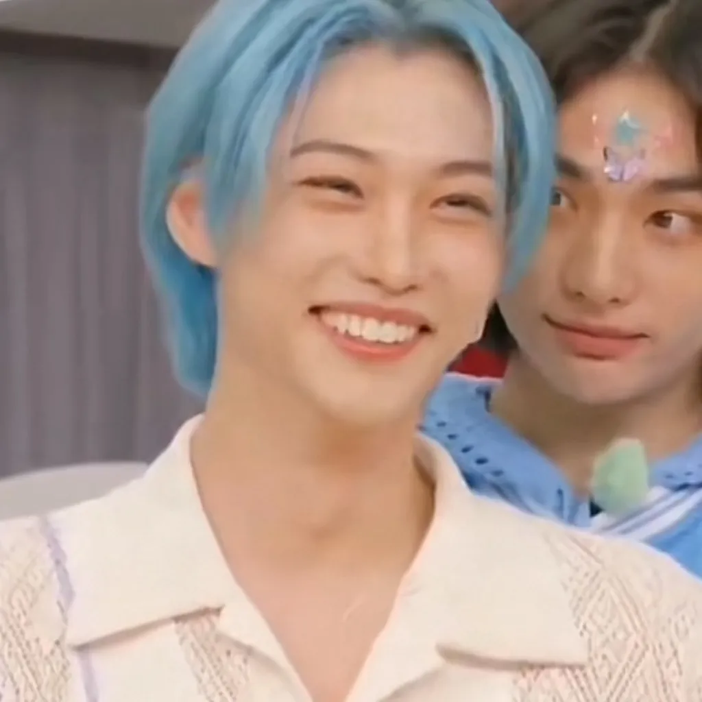 chat with ai character: Felix