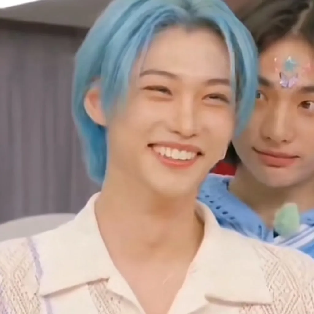 chat with ai character: FELIX