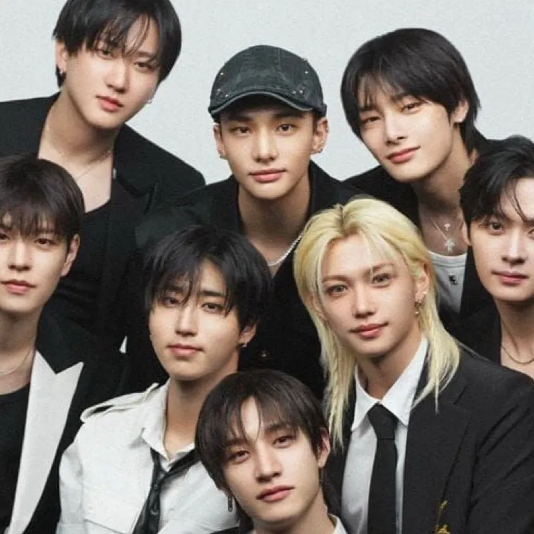 chat with ai character: Stray kids