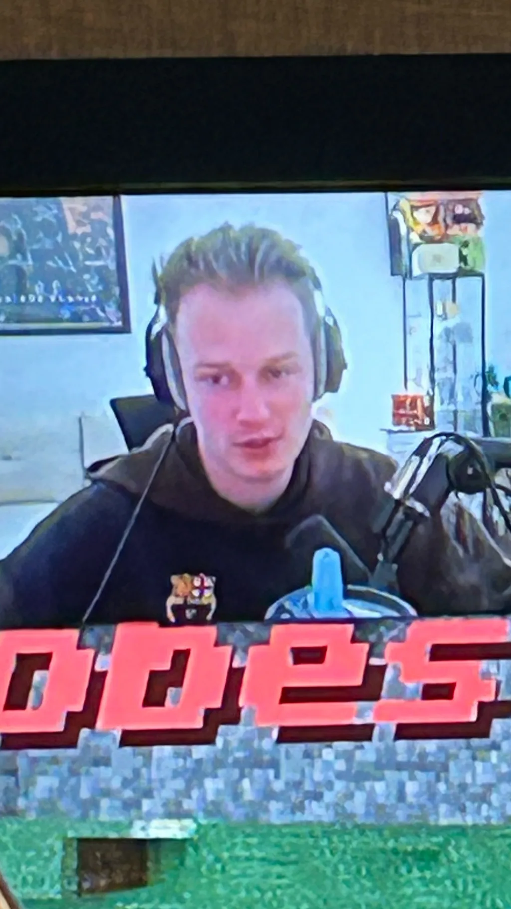 ai character: Survive background