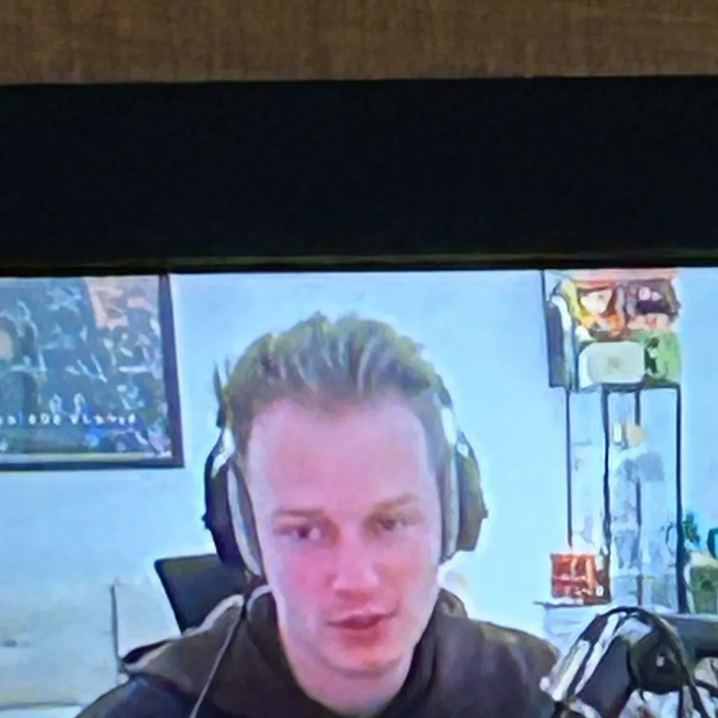 chat with ai character: Survive