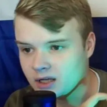 chat with ai character: Kussia88