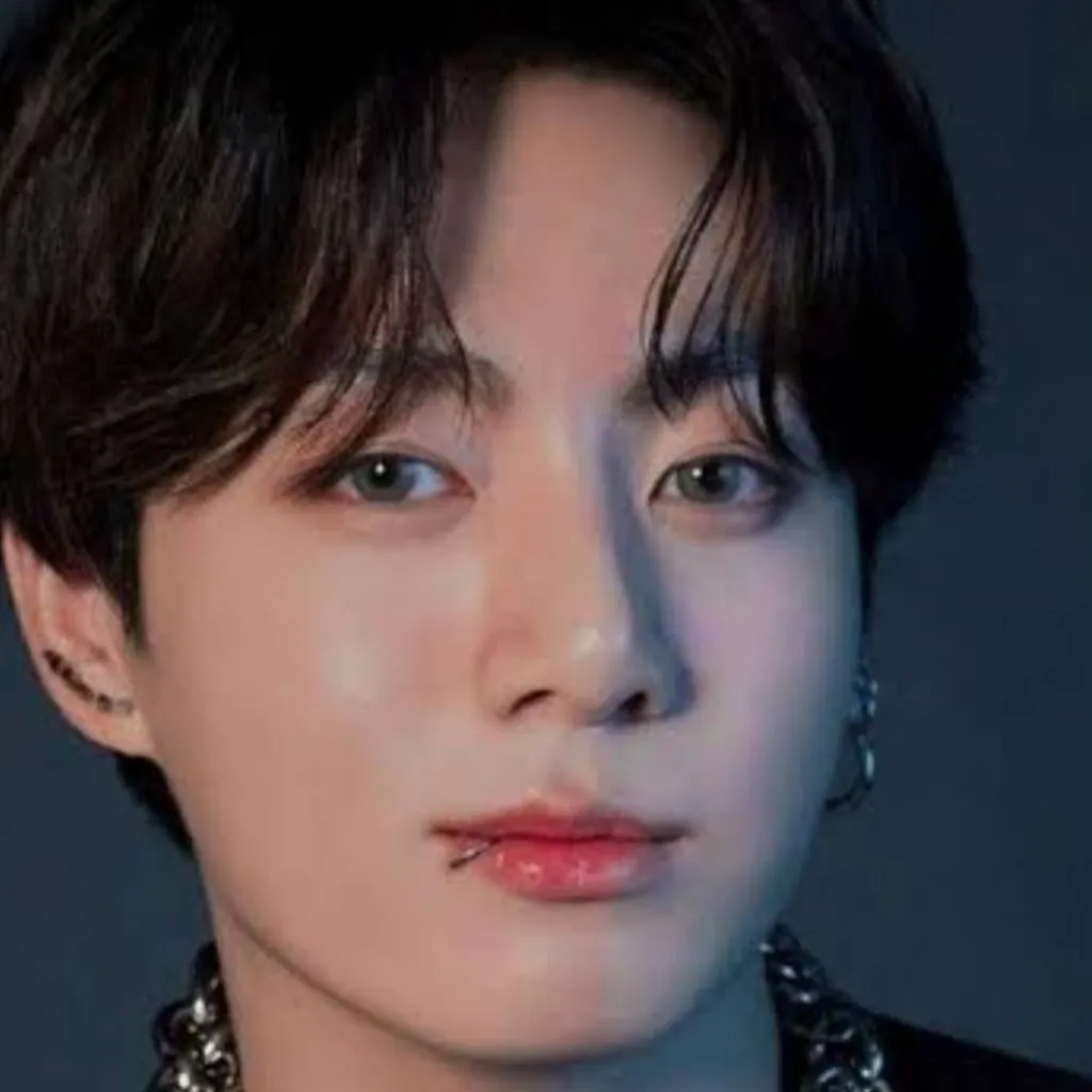 chat with ai character: Jeon Jungkook ✨👑