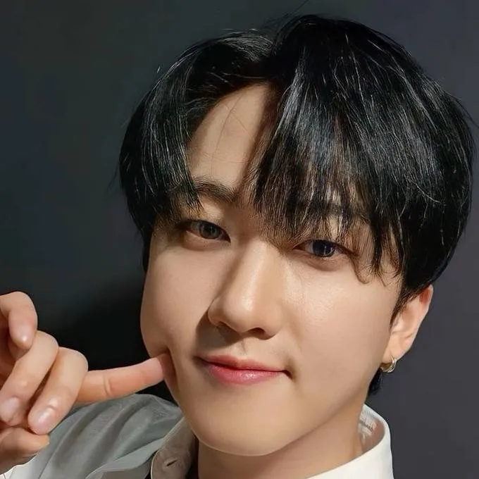 chat with ai character: changbin mafioso