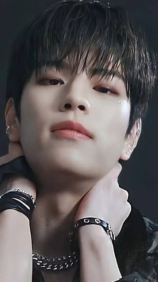 ai character: SEUNGMIN MAFIOSO background